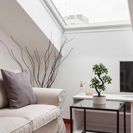 2 Bedroom 2 Bathroom Apt - Duomo 2 Milan Bagian luar foto