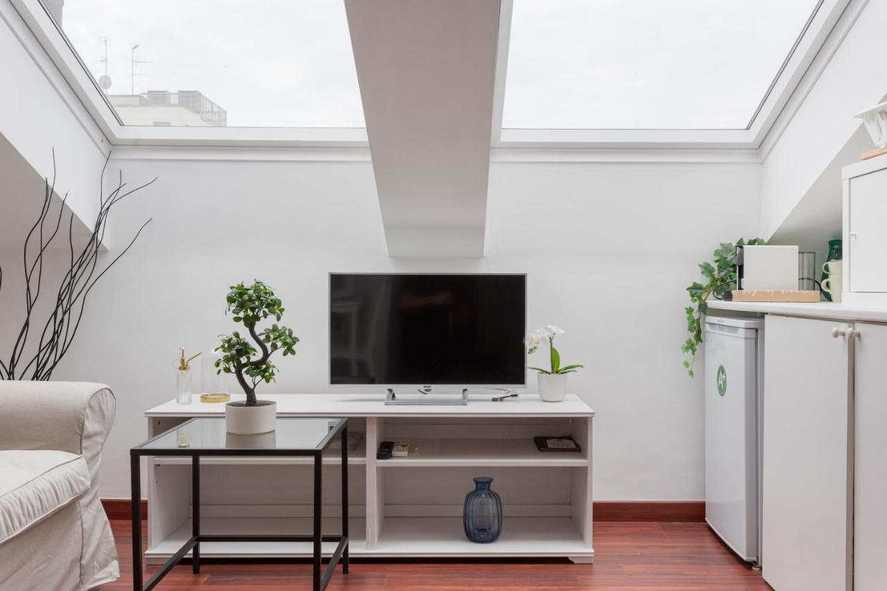 2 Bedroom 2 Bathroom Apt - Duomo 2 Milan Bagian luar foto