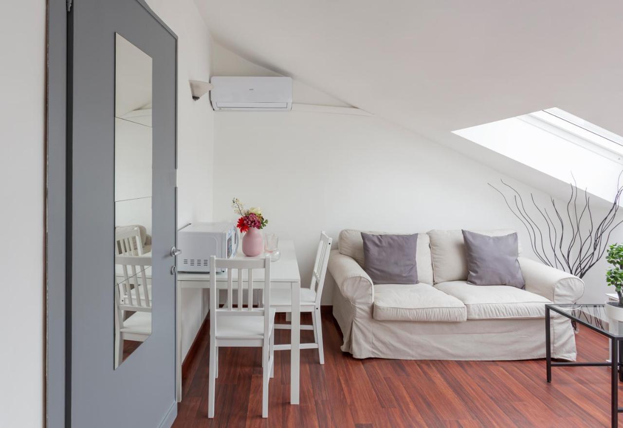 2 Bedroom 2 Bathroom Apt - Duomo 2 Milan Bagian luar foto