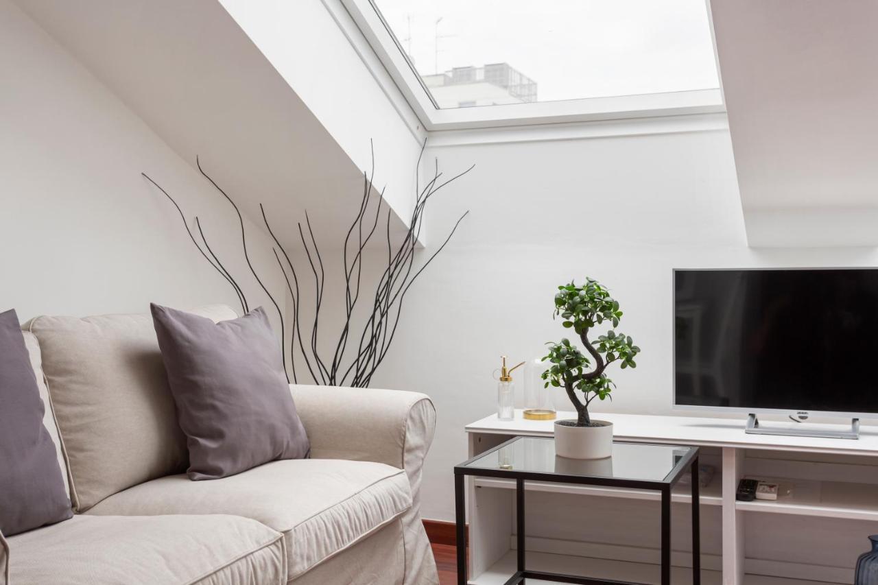 2 Bedroom 2 Bathroom Apt - Duomo 2 Milan Bagian luar foto