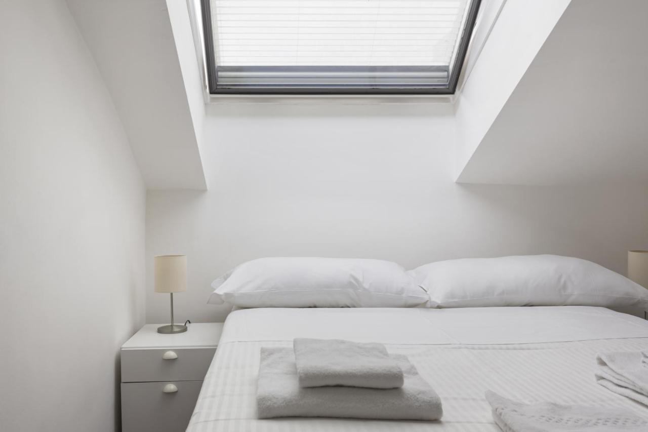 2 Bedroom 2 Bathroom Apt - Duomo 2 Milan Bagian luar foto