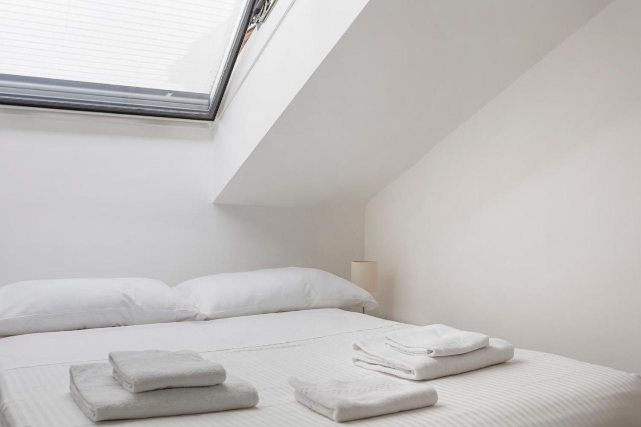 2 Bedroom 2 Bathroom Apt - Duomo 2 Milan Bagian luar foto